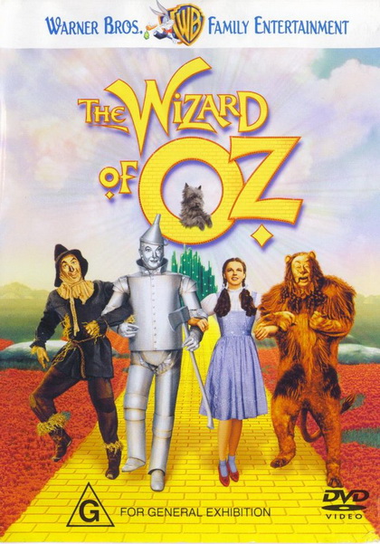 The Wizard Of Oz (1939) พ่อมดแห่งเมืองออซ (ขาว-ดำ) [ ช่วงกลางตอนที่โดโรธีเปิดประตูไปเมือง oz ก็จะเป็นสีทั้งเรื่องค่ะ ]